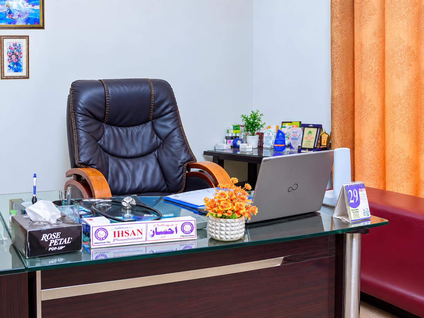 Desk and seating in the clinic consultation room